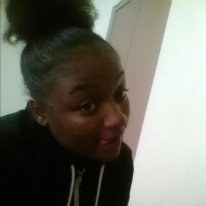 Meet your Posher, Lela